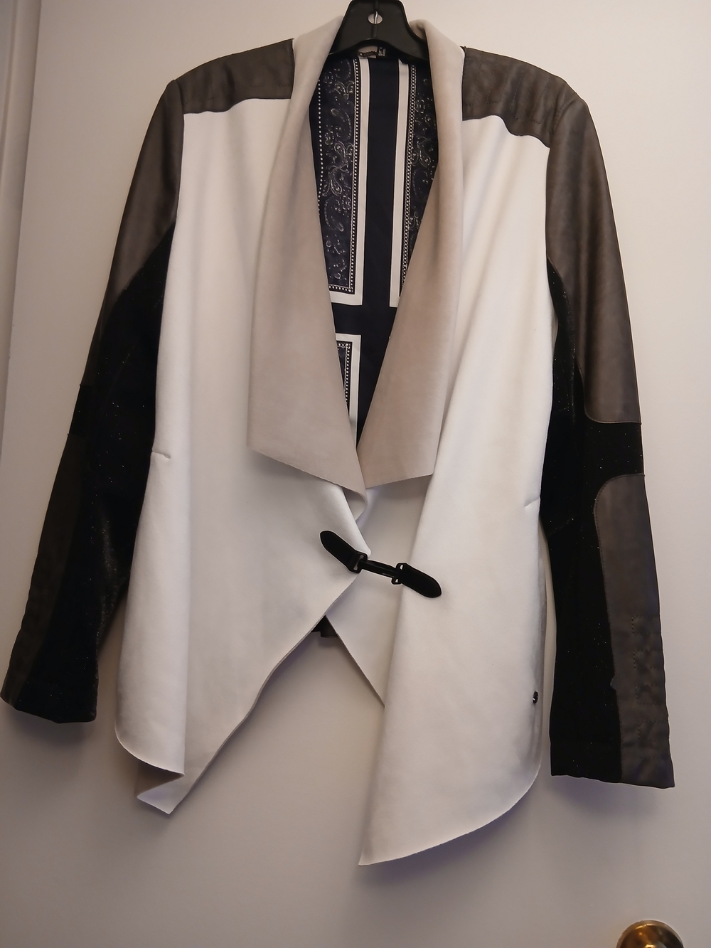 Sportalm Two-Tone Draped Shawl Blazer in White, Black and Cream